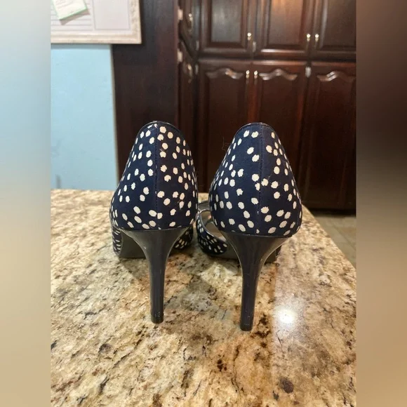 Navy Blue And Beige Spotted Heels Like New “Coach and Four” brand NOT COACH - Picture 3 of 6